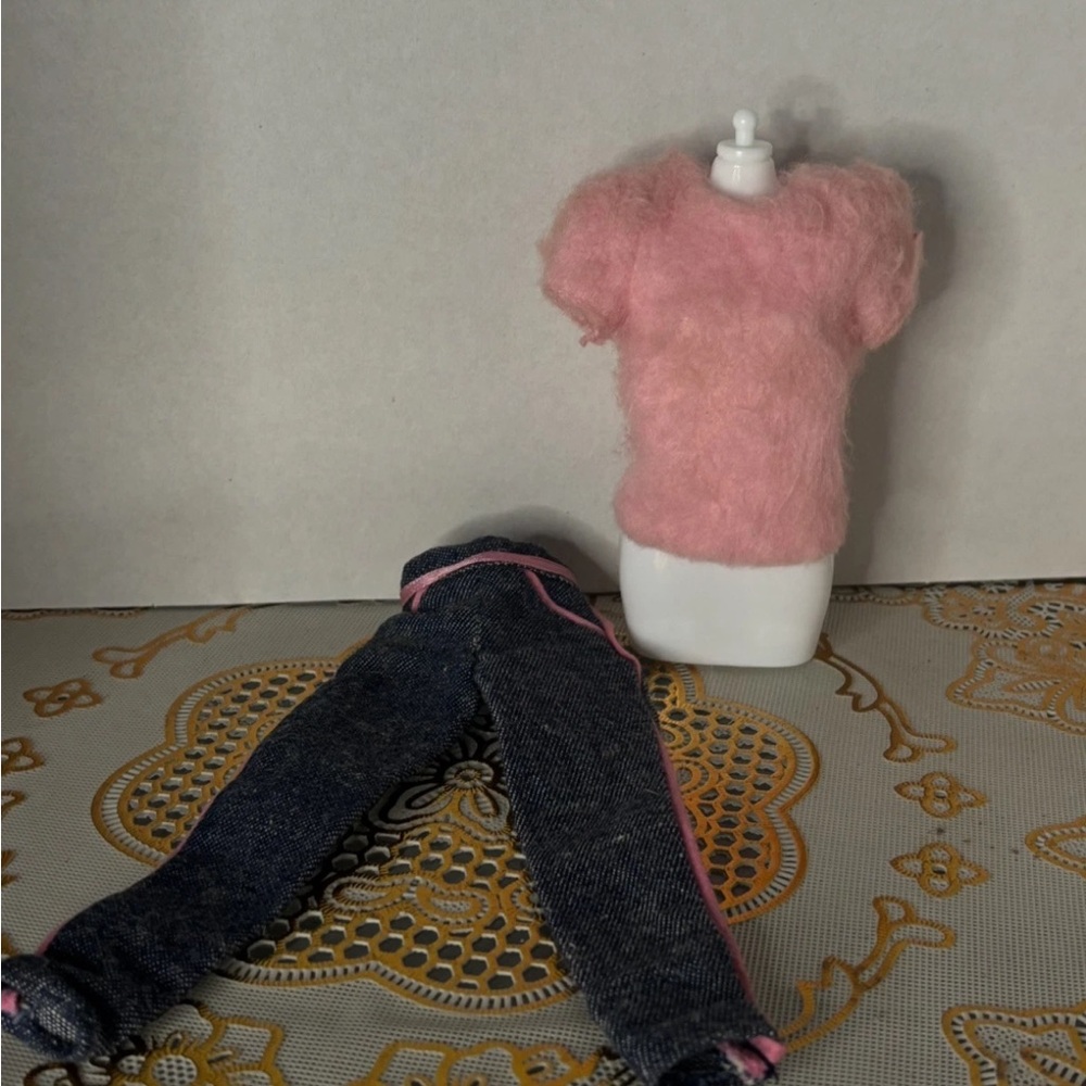 Vintage #5315 Barbie Doll 1981 Fashion Jeans and Pink Sweater